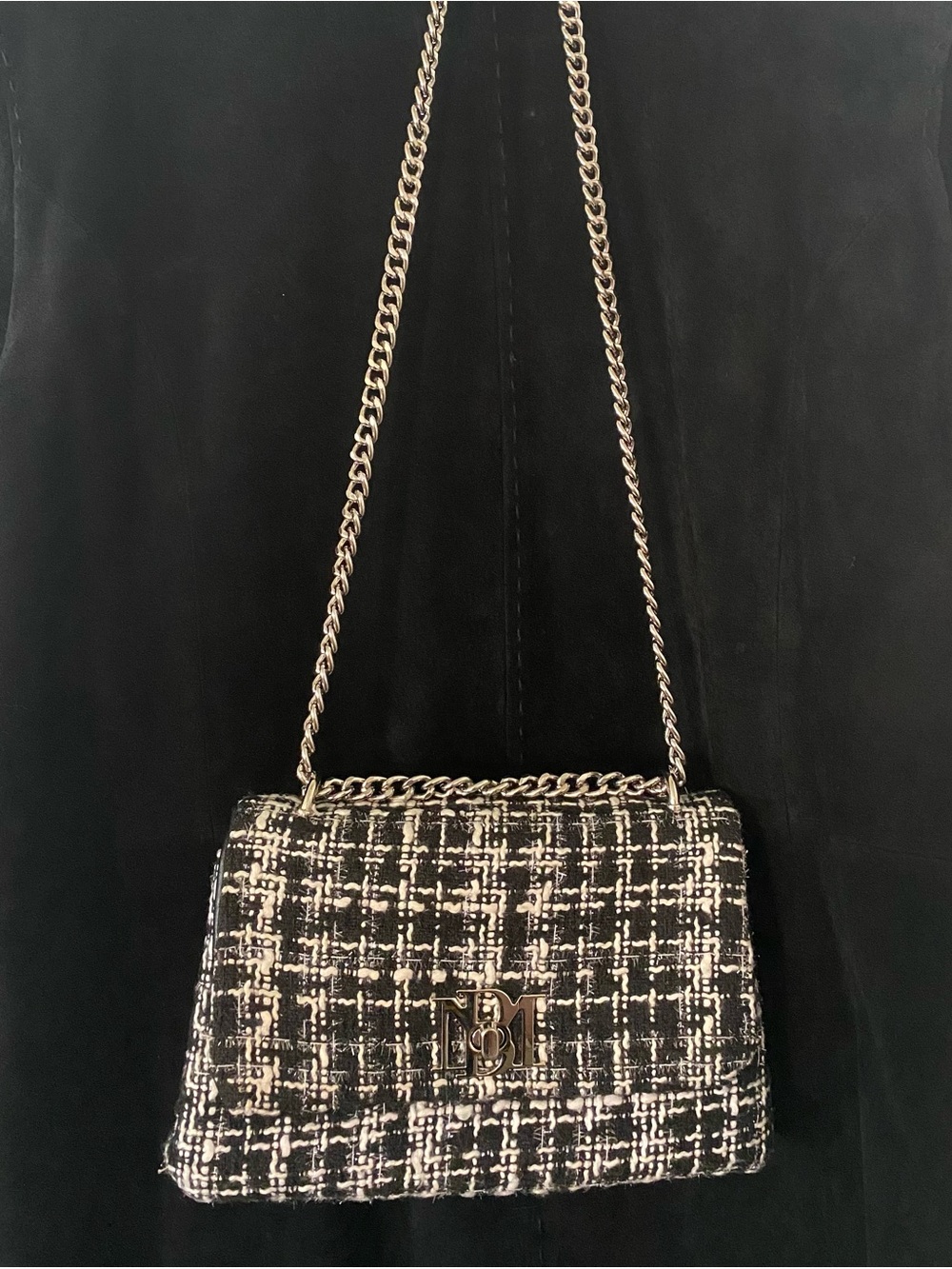 Badgley Mischka Black And White Tweed Shoulder or Cross Body Chain Purse EUC